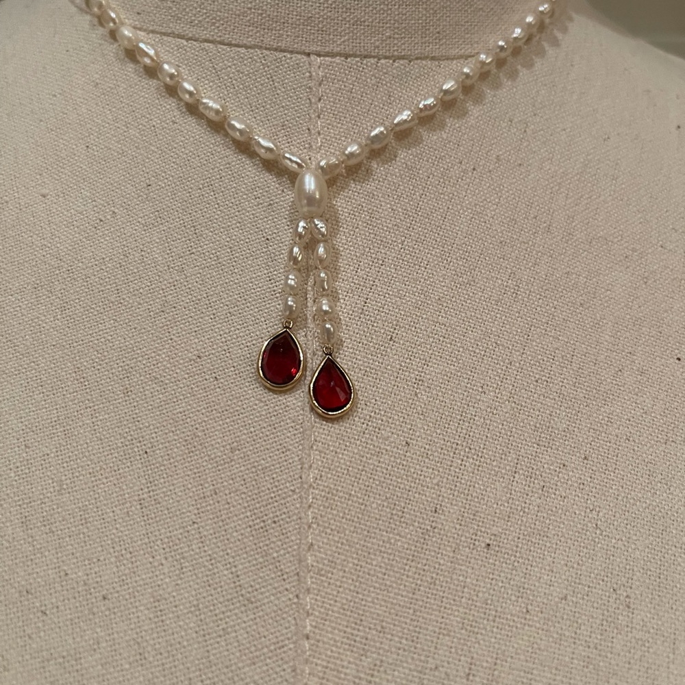 Small baroque freshwater  pearl necklace with red stones - Picture 2 of 3